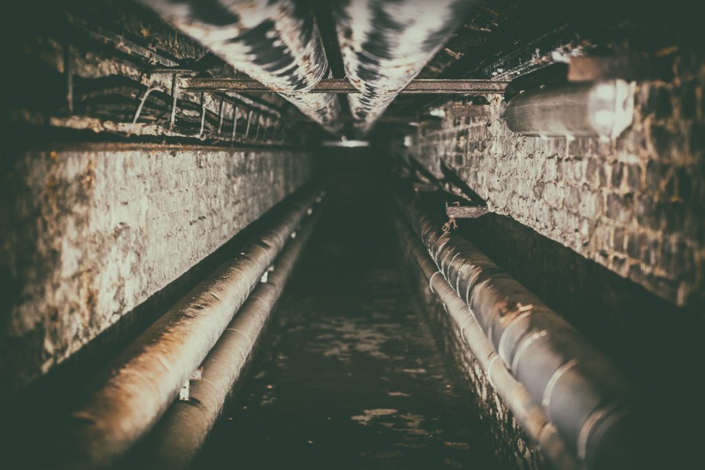 tunel w piwnicy